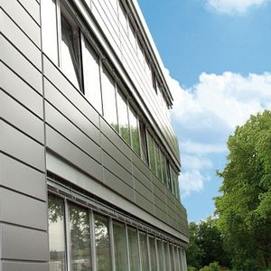 rivestimento di facciata in alluminio / con scanalature / a cassetta