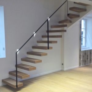 scala a L / con gradini in legno / senza alzata / moderna