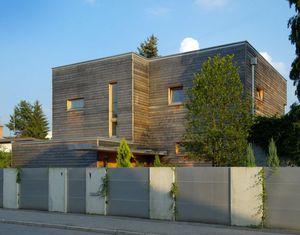 casa prefabbricata / moderna / in legno massiccio / a due piani