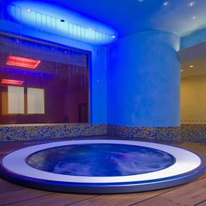 piscina interrata / in calcestruzzo / per centri benessere / da interno