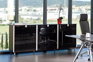 armadio classificatore basso / in laminato / con sportello battente / con cassetti
