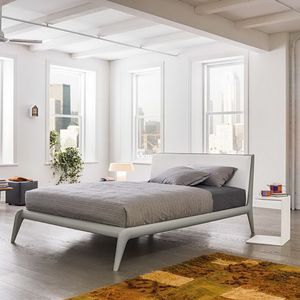 letto matrimoniale / moderno / imbottito / in legno laccato