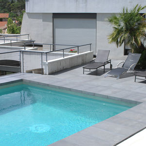 bordo di piscina in calcestruzzo