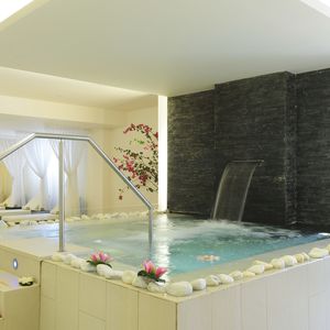 spa da incasso / rettangolare / 4 posti / con fontana integrata