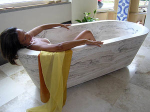 vasca da bagno da appoggio / ovale / in travertino