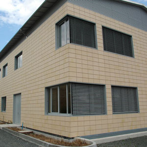 rivestimento di facciata in terracotta / levigato / in pannelli / marrone