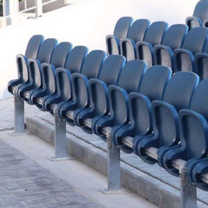 sedia per auditorium in polipropilene / pieghevole / base d’appoggio centrale