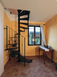 scala a chiocciola quadrata / con struttura in metallo / con gradini in metallo / senza alzata