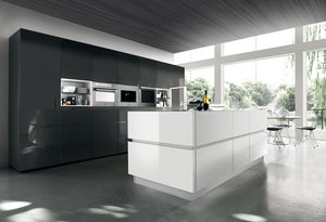 cucina moderna / in acrilico / con isola / laccata