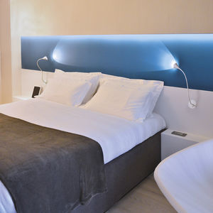 applique moderna / in policarbonato / LED / da lettura