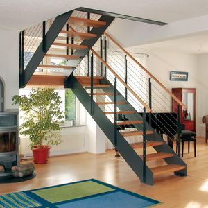 scala a U / con struttura in legno / con gradini in legno / senza alzata