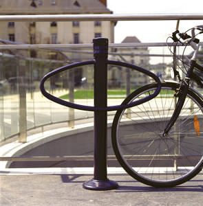 rastrelliera per biciclette in acciaio