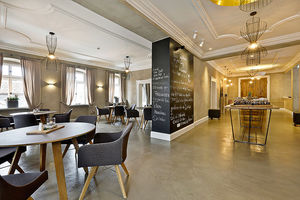 tavolo da pranzo moderno / in legno / rotondo / professionale