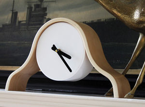orologio design originale / analogico / in faggio / bianco
