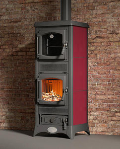stufa a legno / tradizionale / in ghisa / in ceramica