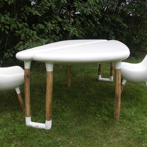tavolo design organico / in resina / in fibra di vetro / da giardino