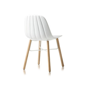 sedia moderna / in legno / in poliuretano / contract