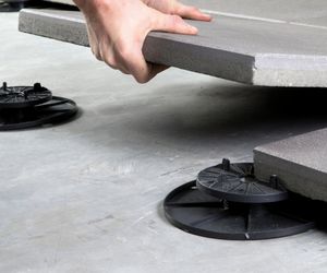 piede per pavimento sopraelevato da esterno / per terrazza / regolabile
