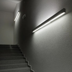 applique moderna / in alluminio estruso / in vetro opalescente / LED