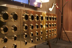 credenza a piede alto / design originale / in noce / in ottone