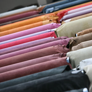 pelle per arredamento naturale / a tinta unita / a motivi