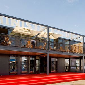 edificio prefabbricato / modulare / temporaneo / per eventi