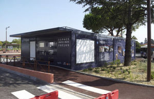 casa modulare / moderna / su ossatura metallica. / ecologica