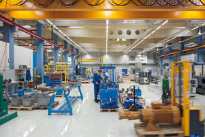 luce a sospensione / LED / lineare / in lamiera d'acciaio