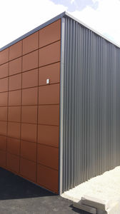 rivestimento di facciata in acciaio / a rilievo / in pannelli