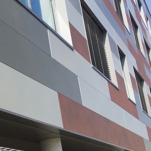 rivestimento di facciata in acciaio / liscio / a cassetta