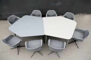 sedia visitatore moderna / con braccioli / imbottita / con base a stella