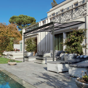 pergola addossata / in ferro modellato / su misura