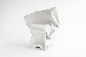 poltrona a sacco design originale / in pelle / in materiale di recupero