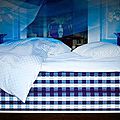 letto moderno / matrimoniale / in tessuto / tappezzato - VIVIDUS
