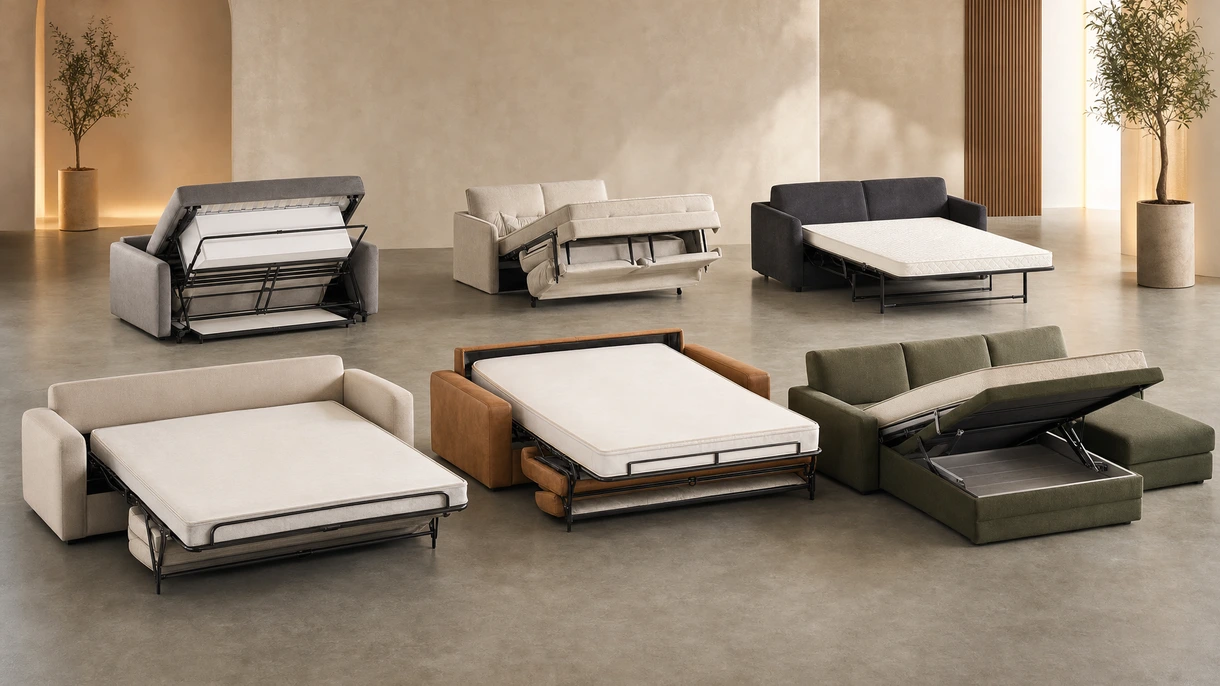 Moderno divano letto grigio integrato in una suite di un hotel di lusso che mostra la trasformazione da seduta a zona notte allestita.