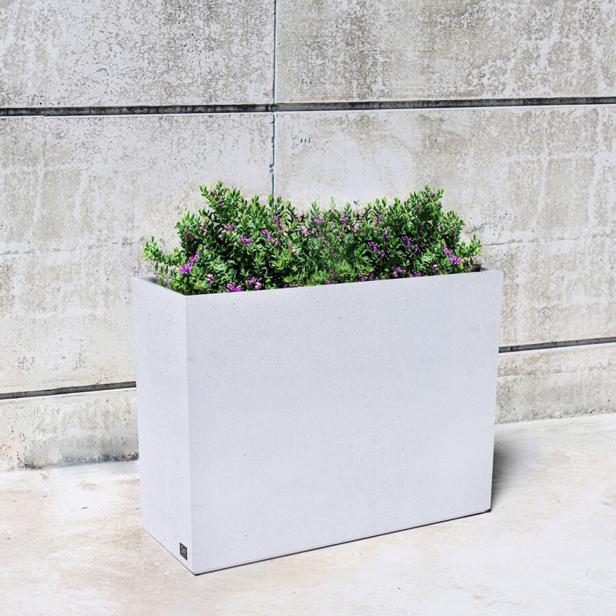 Fioriera semicircolare in cemento calcestruzzo per esterno - colore Grigio sabbiato - con zoccolatura - cm 65x70h - CAM