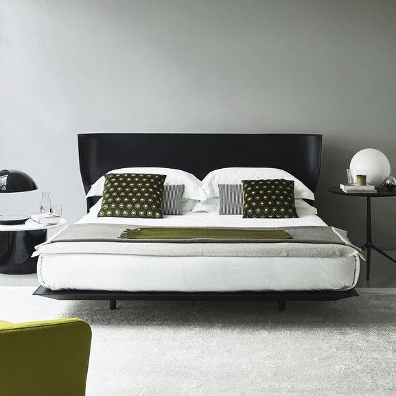 Letto matrimoniale imbottito beige con contenitore e rete inclusi 200x200 cm Arendal - Cosmopolitan Design