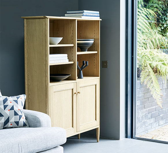 Credenza alta CHESHAM ercol moderna / in rovere / con ripiano