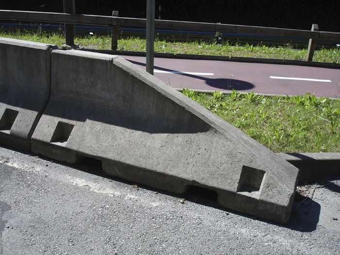 Barriere di sicurezza stradali in calcestruzzo armato ad alti profili innovativi - Strade Barriere di sicurezza stradali in calcestruzzo armato ad alti profili innovativi - Strade