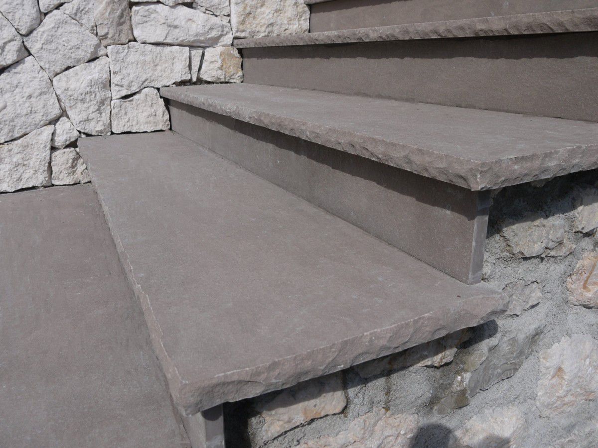 scalini in pietra per esterno
