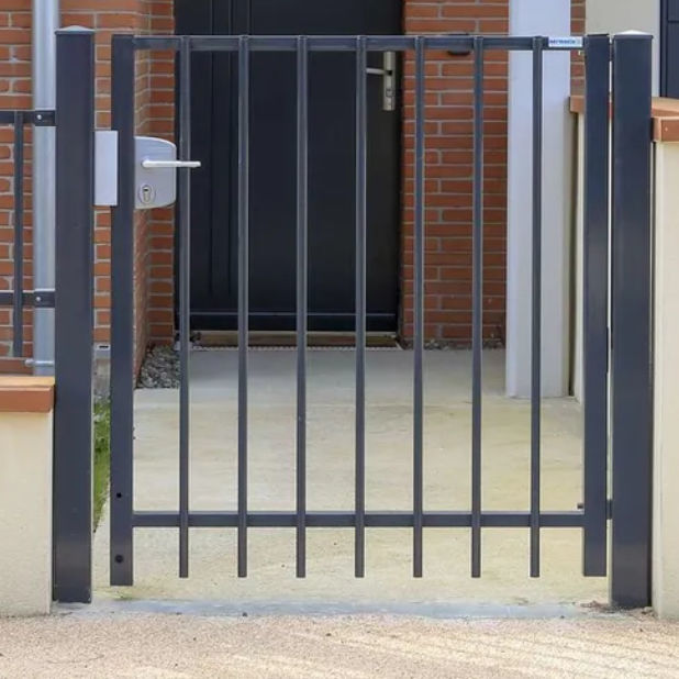 Cancelletto autobloccante per scale con piattaforma