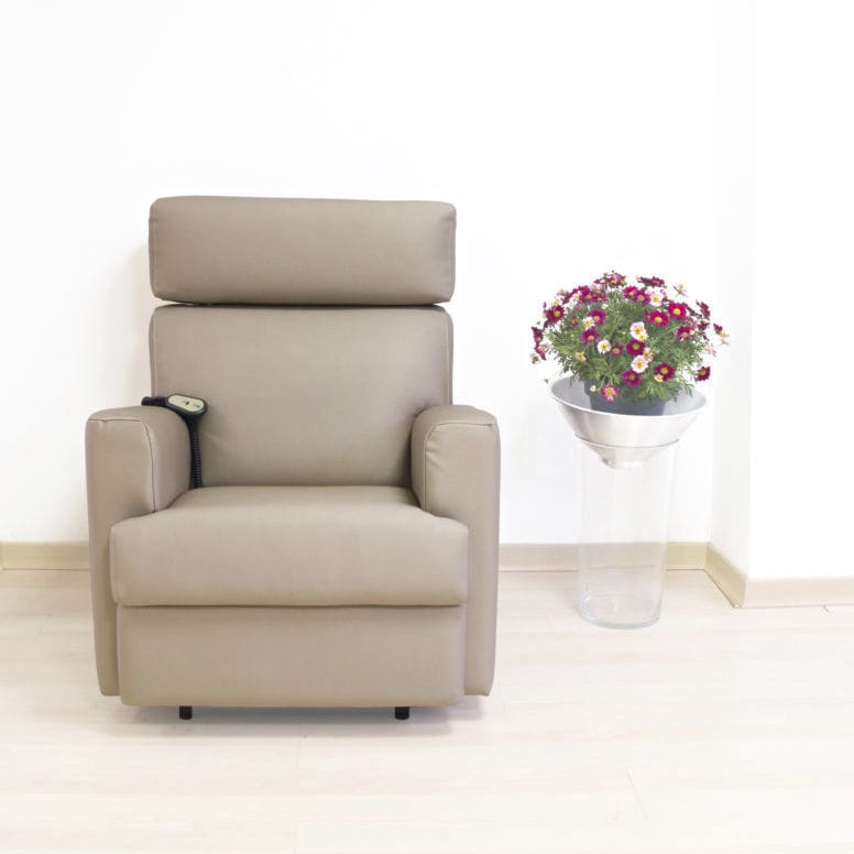 Poltrona Relax Moderna Cover Seniorcare In Tessuto A Motore