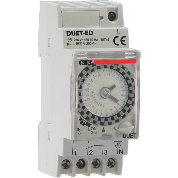 Interruttore Orario Elettromeccanico Vemer ARVO-D, Programmazione Giornaliera, 96 Cavalieri, 16A, 230V, 2,5 Moduli DIN, Batteria Di Backup 150 Ore