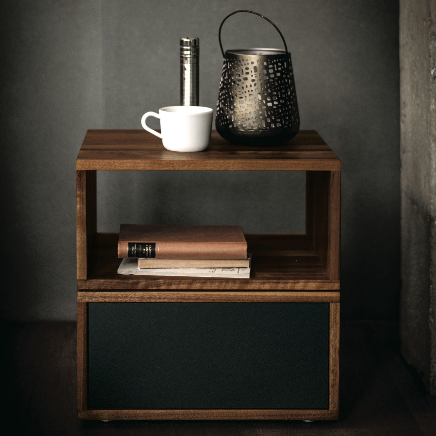 Comodino morno in marrone noce con 2 cassetti, con funzione di ricarica wireless e USB, con luce LED｜Homary