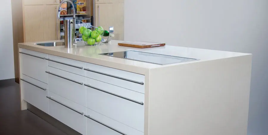 Alaska BIANCA DI QUARZO PER CUCINA PIANO DI LAVOROQualità PietraCAMPIONE 