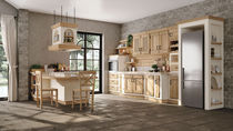 Cucina classica / in legno / con impugnature...