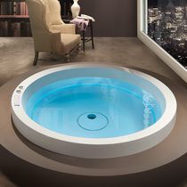 Vasca da bagno rotonda / di Marc Sadler...