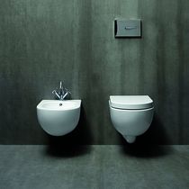 Bidet sospeso / in ceramica