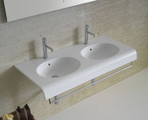Lavabo doppio / sospeso / in ceramica /...