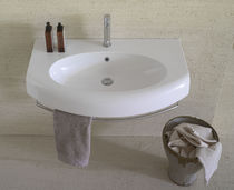 Lavabo sospeso / in ceramica / moderno